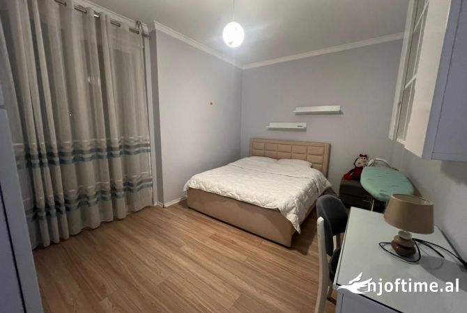 Shtepi me qera Apartament ne Tirane, 2+1, Mobilimi E mobiluar, Pagesa 90,000  Leke.