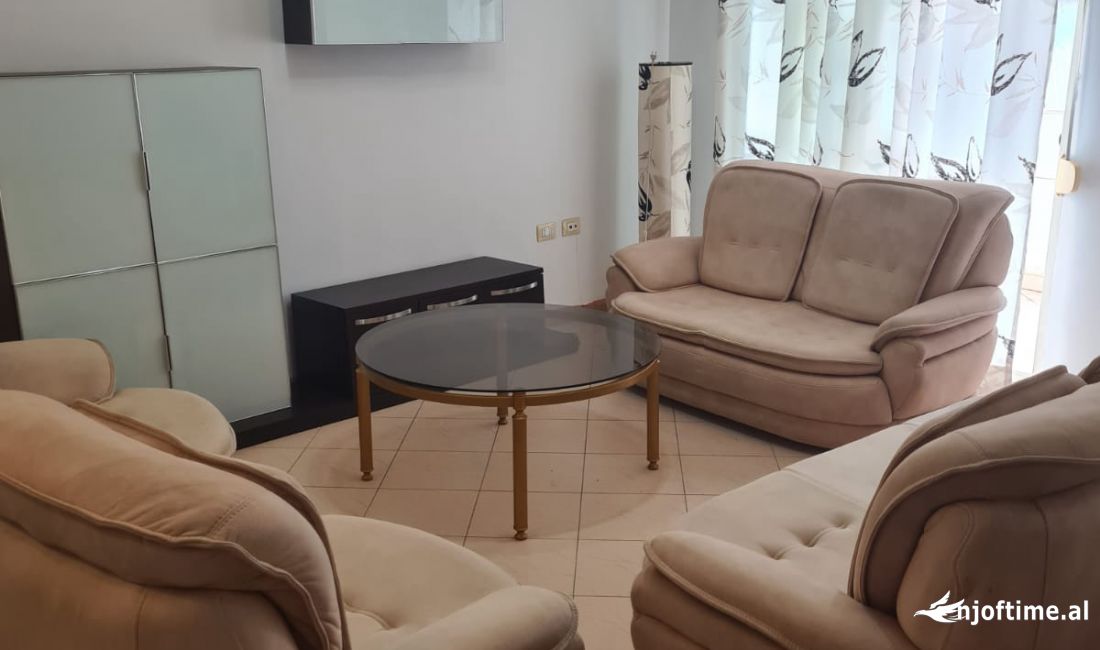 Shtepi me qera Apartament ne Tirane, 2+1, Mobilimi E mobiluar, Pagesa 700  Euro.