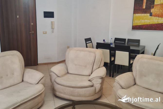 Shtepi me qera Apartament ne Tirane, 2+1, Mobilimi E mobiluar, Pagesa 700  Euro.