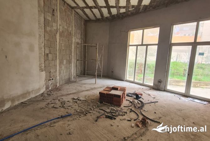 Ambjent biznesi ne shitje 1+1 ne Tirane - 204,000 Euro