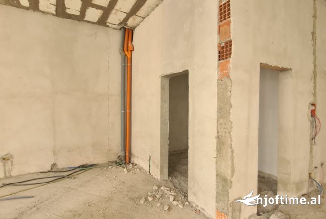 Shitet ambjent biznesi tek Liqeni i thate