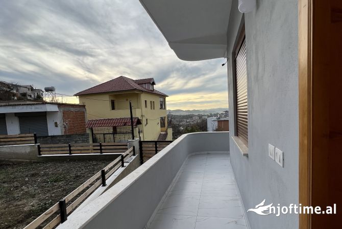 Shtepi me qera Shtepi Private ne Tirane, 2+1, Mobilimi E mobiluar, Pagesa 50,000  Leke.