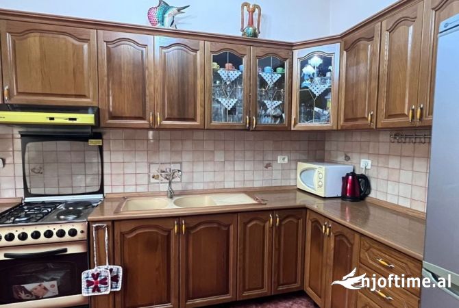 Shtepi me qera 2+1 ne Tirane - 45,000 Leke