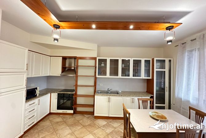 Shtepi me qera Apartament ne Tirane, 2+1, Mobilimi E mobiluar, Pagesa 1,100  Euro.