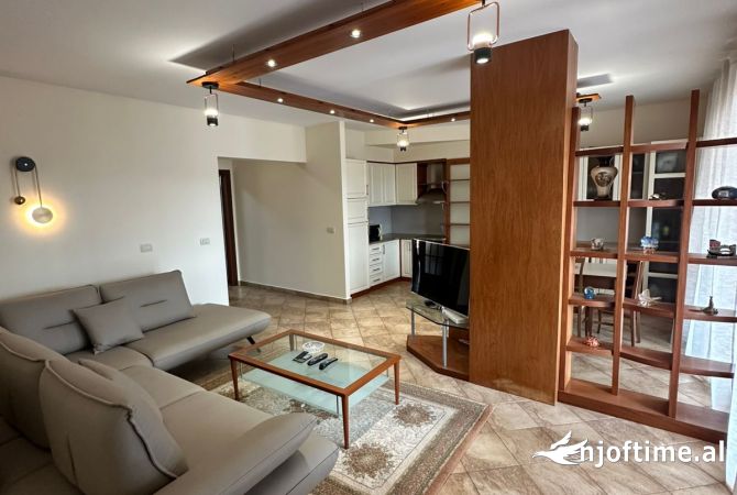 Shtepi me qera 2+1 ne Tirane - 1,100 Euro