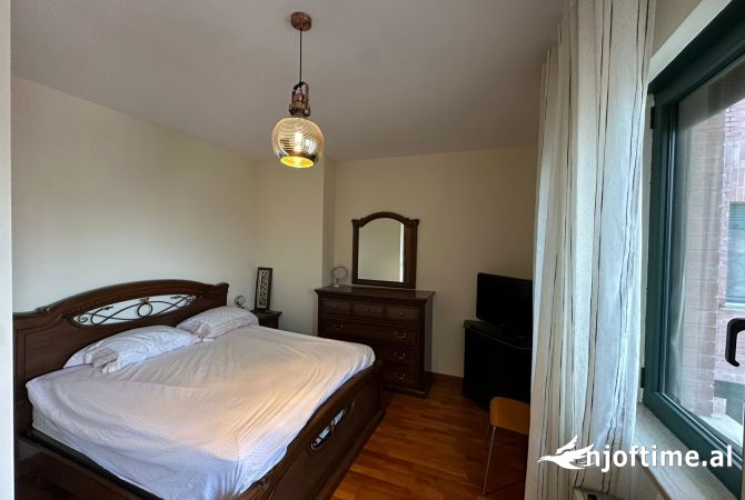Shtepi me qera Apartament ne Tirane, 2+1, Mobilimi E mobiluar, Pagesa 1,100  Euro.