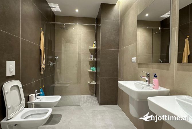 Shtepi me qera Apartament ne Tirane, 2+1, Mobilimi E mobiluar, Pagesa 900  Euro.