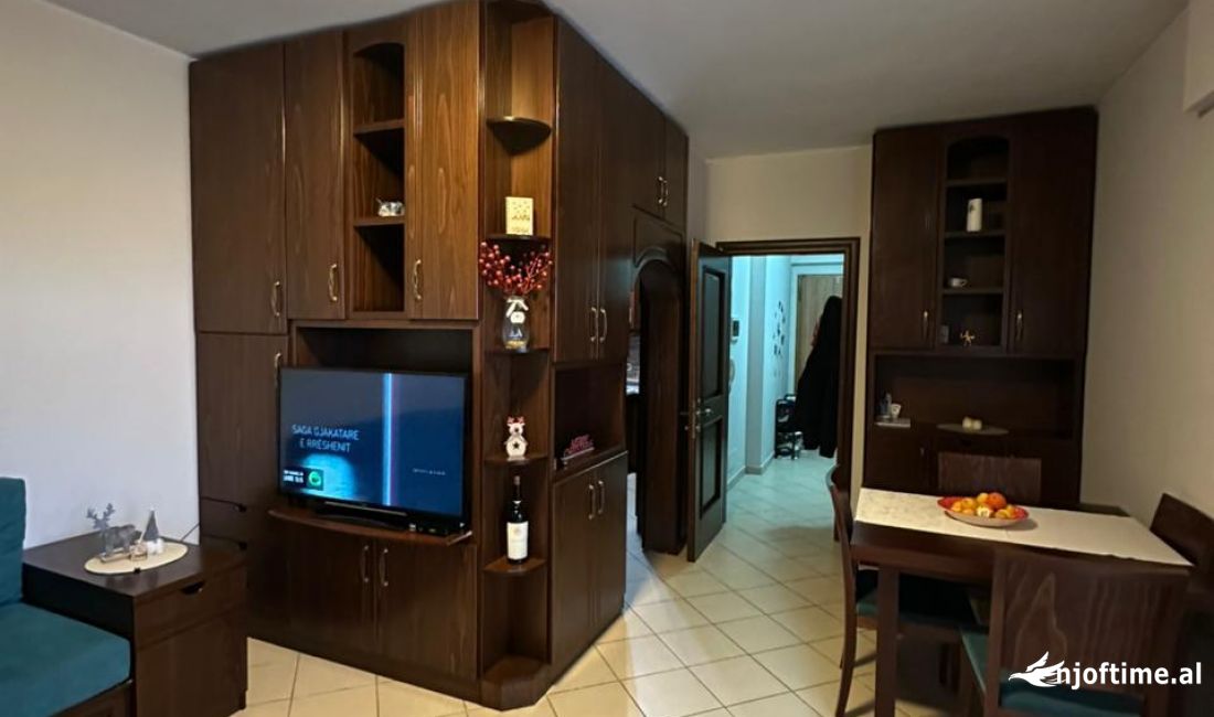 Shtepi me qera Apartament ne Tirane, 1+1, Mobilimi E mobiluar, Pagesa 450  Euro.