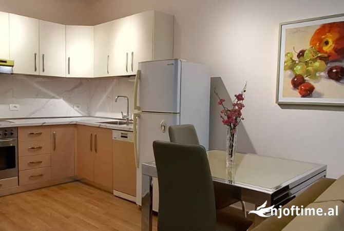 Shtepi me qera Apartament ne Tirane, 1+1, Mobilimi E mobiluar, Pagesa 600  Euro.