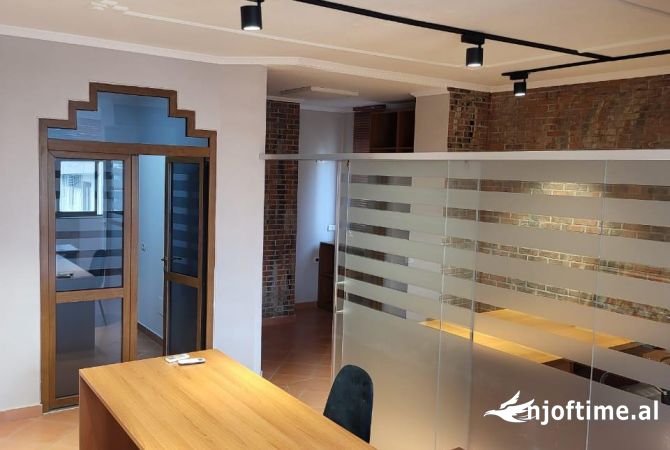 Ambient biznesi me qera 3+1 ne Tirane - 600 Euro