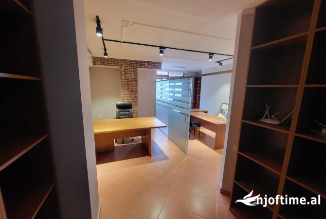 Ambient biznesi me qera 3+1 ne Tirane - 600 Euro