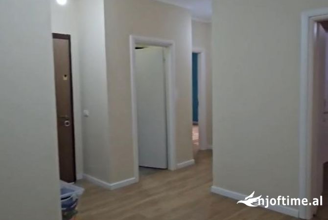 Shtepi ne shitje Apartament ne Tirane, 3+1, Mobilimi E mobiluar, Pagesa 250,000  Euro.