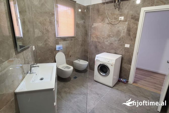 Shtepi me qera 2+1 ne Tirane - 800 Euro