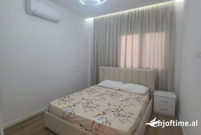 Shtepi me qera Shtepi Private ne Tirane, 2+1, Mobilimi E mobiluar, Pagesa 800  Euro.