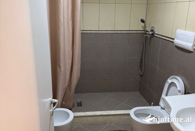 Shtepi me qera Apartament ne Tirane, 2+1, Mobilimi E mobiluar, Pagesa 45,000  Leke.