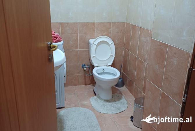 Shtepi me qera Apartament ne Tirane, 1+1, Mobilimi E mobiluar, Pagesa 400  Euro.
