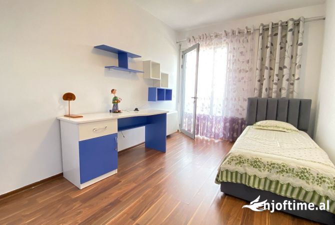 Shtepi me qera Apartament ne Tirane, 2+1, Mobilimi E mobiluar, Pagesa 650  Euro.