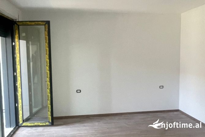 Ambient biznesi me qera 3+1 ne Tirane - 700 Euro
