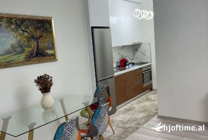 Shtepi me qera Apartament ne Tirane, 1+1, Mobilimi E mobiluar, Pagesa 900  Euro.