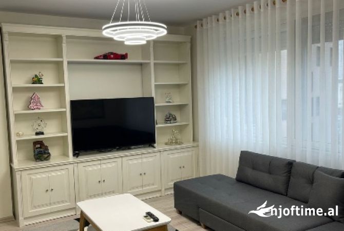 Shtepi me qera Apartament ne Tirane, 1+1, Mobilimi E mobiluar, Pagesa 900  Euro.