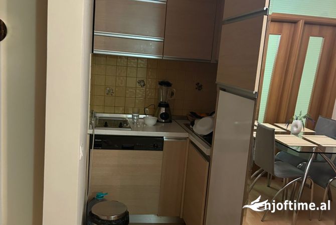 Shtepi me qera 2+1 ne Tirane - 650 Euro