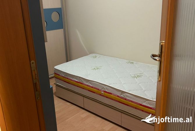 Shtepi me qera Apartament ne Tirane, 2+1, Mobilimi E mobiluar, Pagesa 650  Euro.