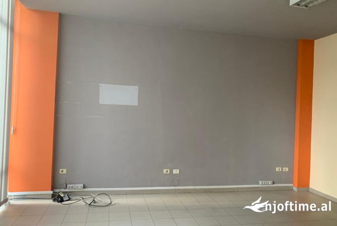Ambient biznesi me qera 1+1 ne Tirane - 500 Euro