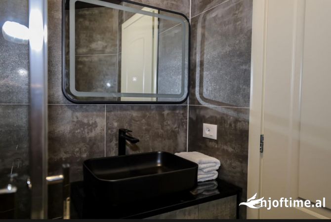 Shtepi me qera Apartament ne Tirane, 1+1, Mobilimi E mobiluar, Pagesa 750  Euro.