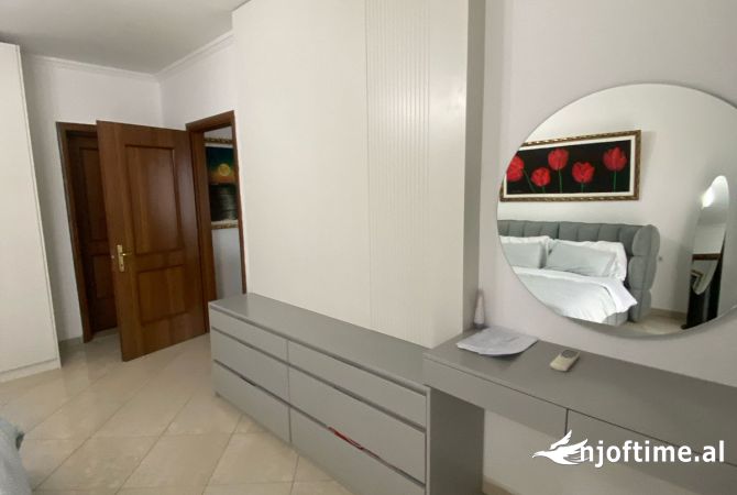 Shtepi me qera Apartament ne Tirane, 1+1, Mobilimi E mobiluar, Pagesa 900  Euro.