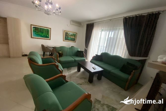 Shtepi me qera Apartament ne Tirane, 1+1, Mobilimi E mobiluar, Pagesa 900  Euro.