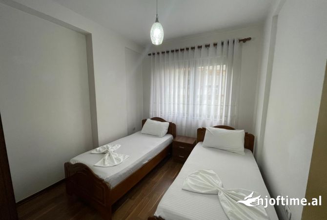 Shtepi ne shitje Apartament ne Tirane, 3+1, Mobilimi E mobiluar, Pagesa 240,000  Euro.