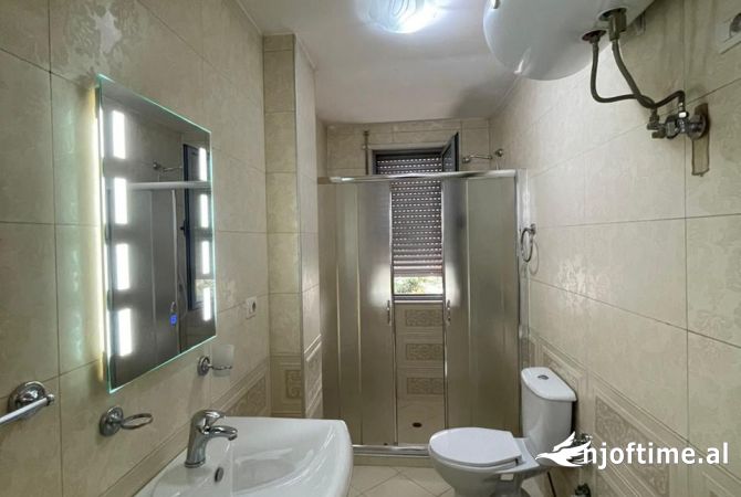 Shtepi ne shitje Apartament ne Tirane, 3+1, Mobilimi E mobiluar, Pagesa 240,000  Euro.