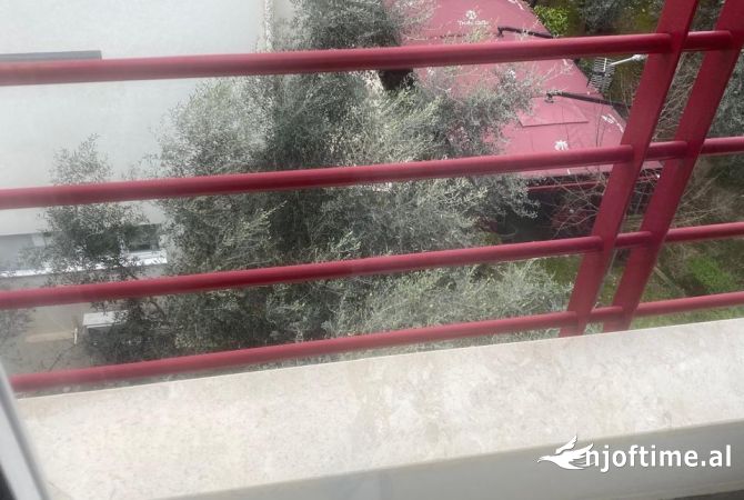 Shtepi ne shitje Apartament ne Tirane, 2+1, Mobilimi Pjeserisht e mobiluar, Pagesa 215,000  Euro.