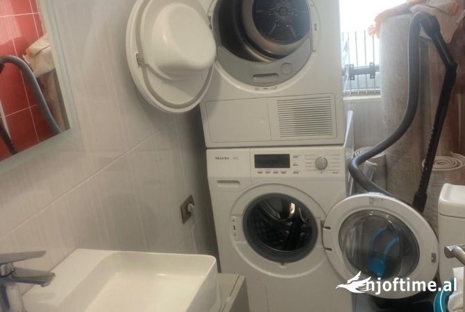 Shtepi ne shitje Apartament ne Tirane, 2+1, Mobilimi Pjeserisht e mobiluar, Pagesa 215,000  Euro.