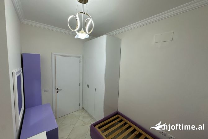 Shtepi ne shitje Apartament ne Tirane, 3+1, Mobilimi E mobiluar, Pagesa 227,000  Euro.