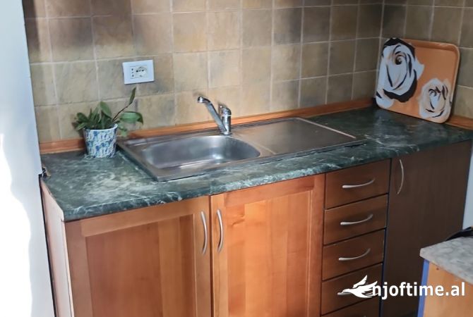 Shtepi me qera Apartament ne Tirane, 1+1, Mobilimi E mobiluar, Pagesa 550  Euro.