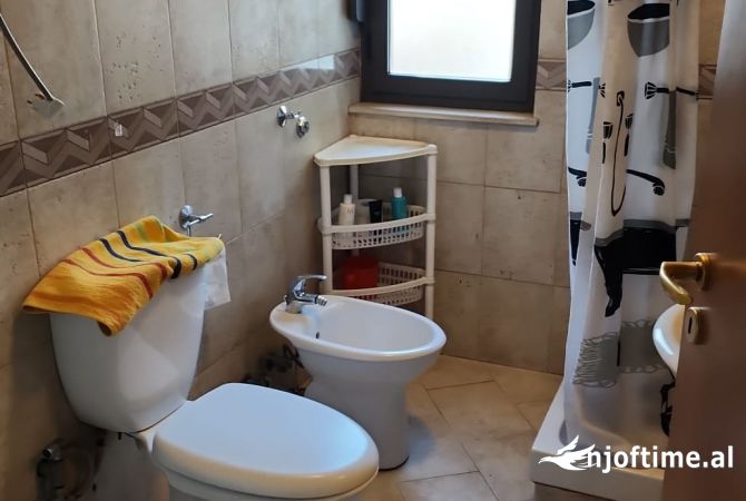 Shtepi me qera Apartament ne Tirane, 1+1, Mobilimi E mobiluar, Pagesa 550  Euro.