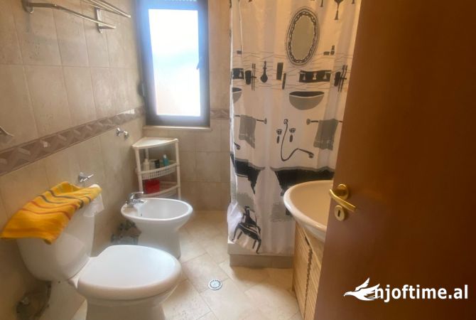 Shtepi me qera Apartament ne Tirane, 1+1, Mobilimi E mobiluar, Pagesa 55,000  Leke.