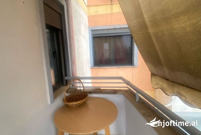 Shtepi me qera Apartament ne Tirane, 1+1, Mobilimi E mobiluar, Pagesa 55,000  Leke.