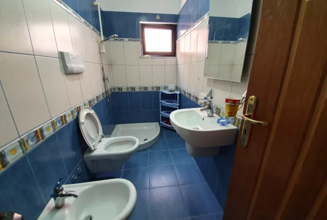 Shtepi me qera 1+1 ne Tirane - 60,000 Leke