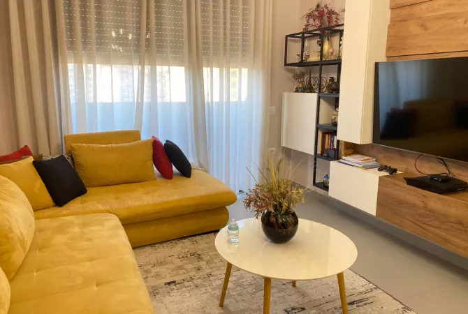 Shtepi me qera Apartament ne Tirane, 2+1, Mobilimi E mobiluar, Pagesa 900  Euro.