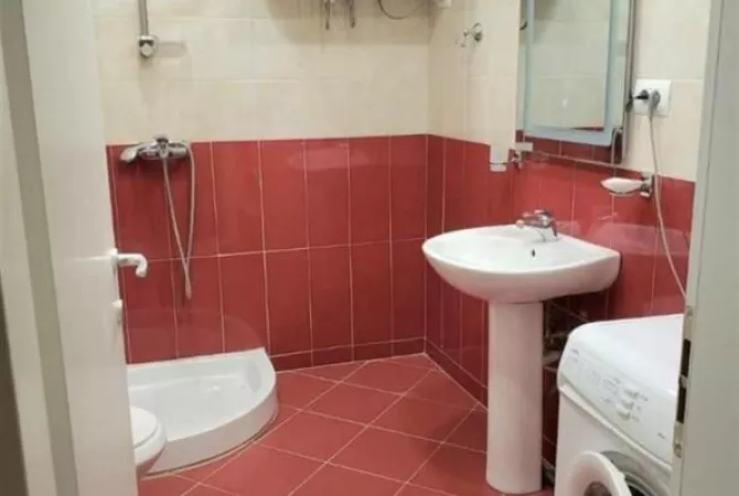 Shtepi me qera Apartament ne Tirane, 1+1, Mobilimi E mobiluar, Pagesa 500  Euro.