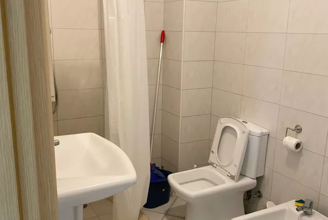 Shtepi ne shitje Apartament ne Tirane, 2+1, Mobilimi E mobiluar, Pagesa 141,000  Euro.
