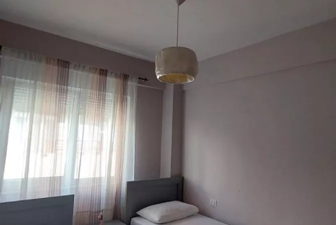 Shtepi me qera Apartament ne Tirane, 2+1, Mobilimi E mobiluar, Pagesa 650  Euro.