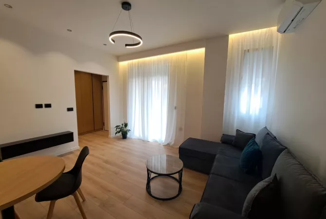 Shtepi ne shitje Apartament ne Tirane, 1+1, Mobilimi E mobiluar, Pagesa 128,000  Euro.