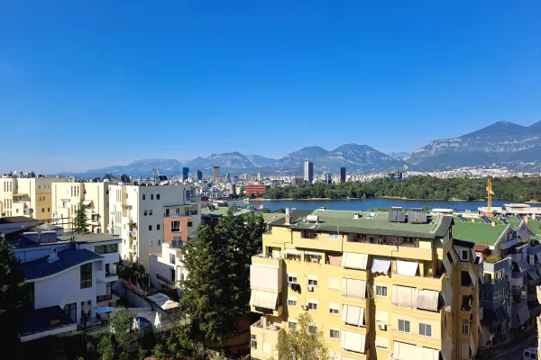 Shtepi me qera Apartament ne Tirane, 2+1, Mobilimi E mobiluar, Pagesa 1,000  Euro.