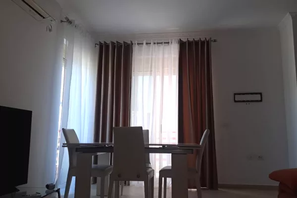 Shtepi me qera Apartament ne Tirane, 2+1, Mobilimi E mobiluar, Pagesa 1,000  Euro.