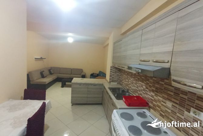 Shtepi me qera Apartament ne Tirane, 1+1, Mobilimi E mobiluar, Pagesa 450  Euro.