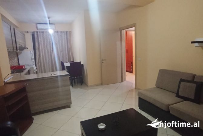 Shtepi me qera Apartament ne Tirane, 1+1, Mobilimi E mobiluar, Pagesa 450  Euro.