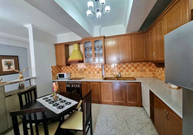 Shtepi ne shitje Apartament ne Sarande, 3+1, Mobilimi E mobiluar, Pagesa 154,000  Euro.